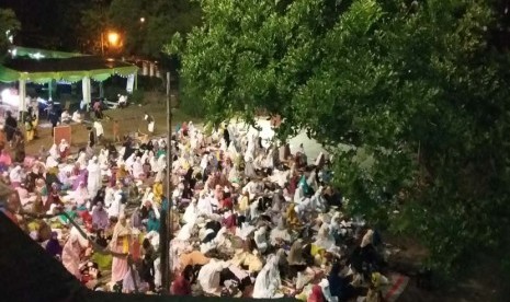 Jamaah i'tikaf akbar MASK meluber hingga ke pekarangan masjid