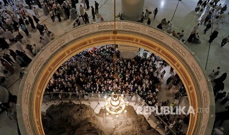 Menikmati Pesona Masjidil Haram (Bagian 3-Habis). Jamaah Masjidil Haram berkumpul di Bukit Safa di lintasan sai.