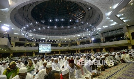 Jamaah mengikuti takbiran di masjid Agung At-Tien, Jakarta (Ilustrasi)