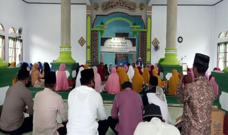 Jamaah peringatan Maulid Nabi SAW di Pulau Moti datang dari tujuh kelurahan.