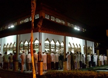 Jamaah sholat di Masjid