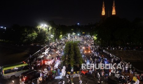 Jamaah Tabligh Akbar 112 mulai berdatangan di Masjid Istqlal Jakarta. Mereka akan mengikuti shalat malam dan shalat subuh berjamaah diikuti tabligh akbar