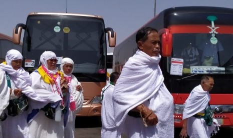 Jamaah tiba di Bir Ali untuk mengambil miqat, niat haji dan umrah, Ahad (14/7) di Madinah. Setelah shalat dua rakaat jamaah diberangkatkan menuju Makkah. 