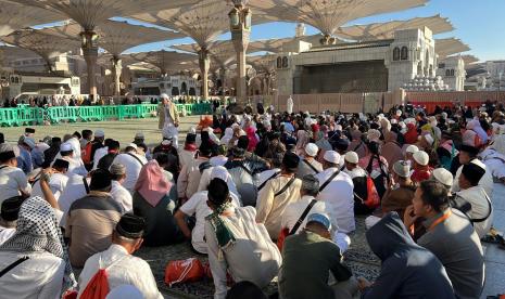 Jamaah umrah asal Indonesia di Masjid Nabawi, Madinah. (ilustrasi) 