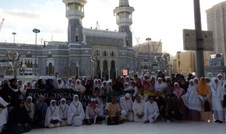 jamaah umrah maktour sedang berada di tanah suci