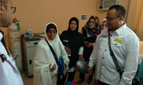 Jamah haji yang sempat dirawat di KKHI Madinah bersiap dipulangkan setelah menjalani perawatan Kamis (19/7).