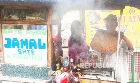 Jamal penjual sate di Jalan Sabang, Jakarta Pusat.