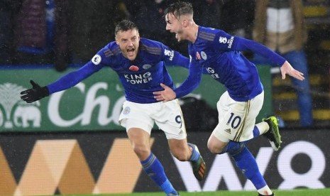 James Maddison (kanan) dan Jamie Vardy merayakan gol ke gawang Arsenal.