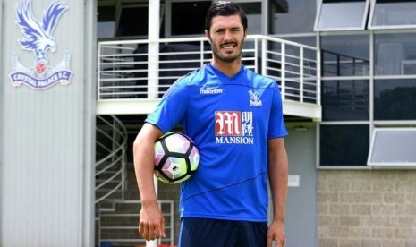 James Tomkins