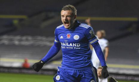 Jamie Vardy mencetak dua gol saat Leicester kalahkan Leeds United 4-1.