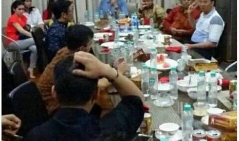 Jamuan makan malam di kedaiaman Ahok