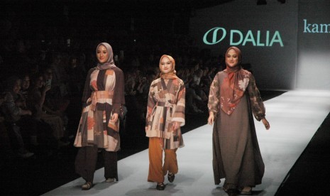 JANA, koleksi Kami yang diperagakan di Jakarta Fashion Week 2020.