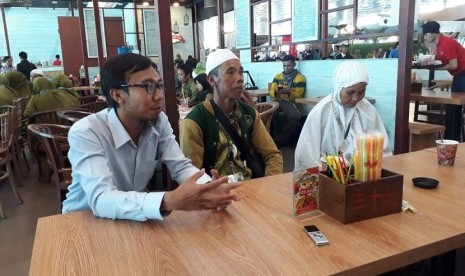 Janu Muhammad bersama kedua orang tuanya, Ngadiyo dan Lasiyem 