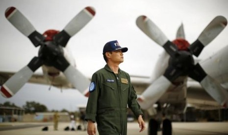 Japan's Maritime Self-Defence Force Commander Hidetsugu Iwamasa is pictured in front of one of their P-3C Orion aircraft currently at RAAF Base Pearce near Perth, April 4, 2014. 