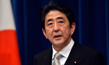 Japan's Prime Minister Shinzo Abe (left) is seen during a talk with his Vietnamese counterpart Nguyen Tan Dung (unseen) at the Government office in Hanoi January 16, 2013. Abe is in Hanoi for a two-day visit to Vietnam, the first leg of his Asian tour to V