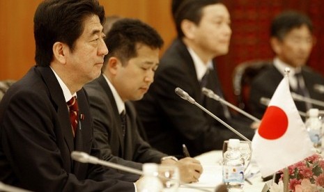 Japan's Prime Minister Shinzo Abe (left) is seen during a talk with his Vietnamese counterpart Nguyen Tan Dung (unseen) at the Government office in Hanoi January 16, 2013. Abe is in Hanoi for a two-day visit to Vietnam, the first leg of his Asian tour to V