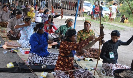 Jarak sasaran dengan tempat memanah 31 meter. Lomba Jemparingan Gaya Mataram Keraton Ngayogyakarta Hadiningrat di Lapangan Mandungan, Keraton Yogyakarta, Selasa Wage (10/4). (Heri Purwata)