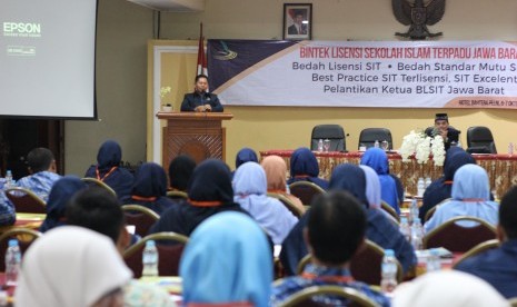 Jaringan Sekolah Islam Terpadu (JSIT) Indonesia  wilayah Jabar menyelenggarakan bimbingan teknis dan sosialisasi lisensi SIT di Hotel Bahtera Pelni, Cipayung, Kabupaten Bogor, 6-7 Nopember 2018.