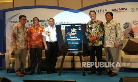 Jasa Raharja meluncurkan buku Service Transformation Perjalanan Jasa Raharja Mencapai Service Excellence di The Westin Hotel, Jakarta, Rabu (10/1). 