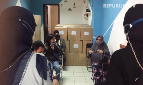 Jasa Raharja salurkan bantuan untuk para penyandang disabilitas.