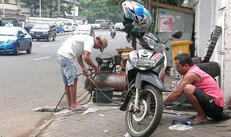 Jasa Tambal Ban (ilustrasi)