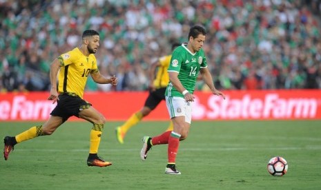 Javier 'Chicharito' Hernandez (hijau).