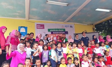 JCI Batavia bekerja sama dengan Fakultas Kedokteran Universitas Indonesia menggelar kegiatan sosialiasi kesehatan gigi dan mulut bersama 150 anak PAUD di wilayah Kramat Jati, Jakarta Timur. 