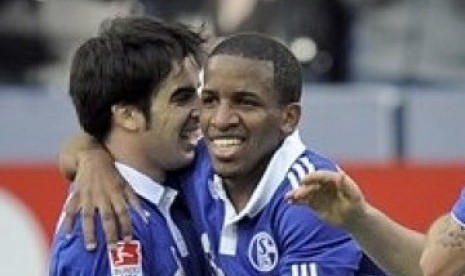 Jefferson Farfan  (tengah)