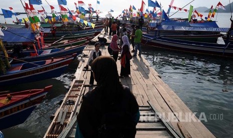 Dermaga kapal dari Pantai Sari Ringgung, Lampung.