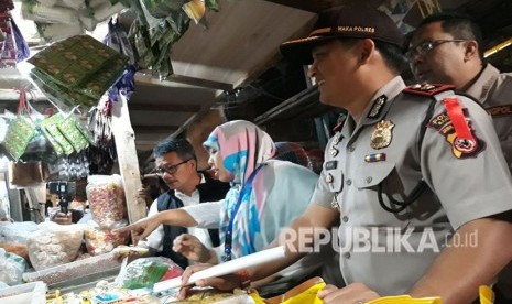 Jelang bulan puasa Ramadhan, Satgas Pangan Kabupaten Bandung melakukan sidak ke pasar Tradisional Soreang, Rabu (2/5). Diketahui jika harga bahan pokok relatif masih stabil dan stok dua bulan ke depan aman.