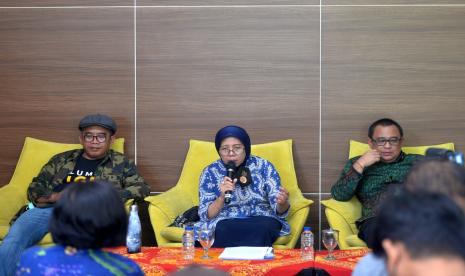 Jelang Dies Natalis UGM Ketua Dies Natalis ke-73 UGM, Erni Harmayani (tengah) menyampaikan paparan terkait persiapan Dies Natalis ke-73 UGM di Yogyakarta, Kamis (15/12/2022). Pangan Berdaulat, Bangsa Bermartabat menjadi tema utama pada Dies Natalis ke-73 UGM. Tema ini diambil melihat situasi Indonesia yang kini menghadapi isu tersebut.