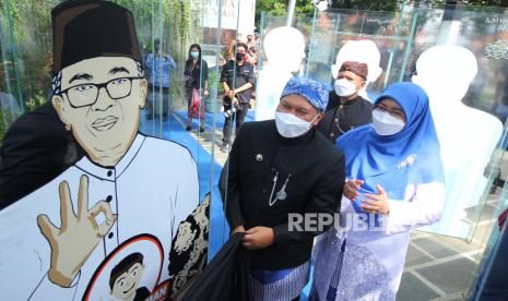 Jelang Hari Keluarga Nasional (Harganas), Kota Bandung meraih sejumlah penghargaan dari Badan Kependudukan dan Keluarga Berencana Nasional (BKKBN), Senin 28 Juni 2021. Salah satu yang paling bergensi yaitu memperoleh penghargaan Manggala Karya Kencana.