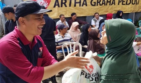  Jelang Hari Raya Idul Fitri 1439 Hijriyah, Artha Graha Peduli (AGP) menjual daging sapi bersubsidi untuk masyarakat di wilayah Jabodetabek. 