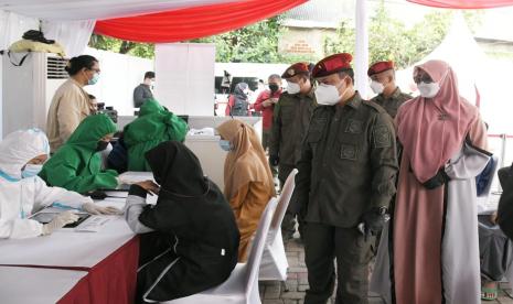 Jelang memasuki ajaran baru pascalibur lebaran, Badan Intelijen Negara melaksanakan swab antigen gratis di Pondok Pesantren Daarul Aytam As Shoffy, Gujung Putri, Bogor, Jawa Barat. 