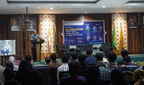 Jelang Pemilihan Umum 2024, Rektor Universitas Muhammadiyah Jakarta (UMJ) Prof Dr Mamun Murod. MSi, menekankan tiga prinsip demokrasi. Ketiga prinsip itu adalah kedaulatan rakyat, mayoritas, serta pemilihan yang bebas dan jujur.