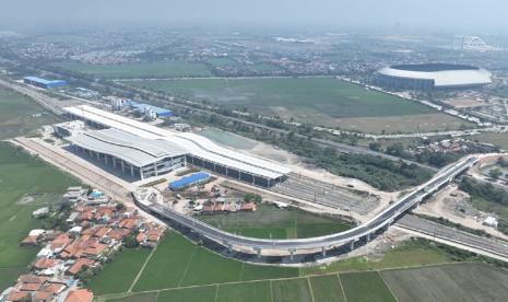 Jembatan Cibiru yang menjadi akses untuk Stasiun Kereta Cepat Jakarta Bandung Tegalluar. Kemenhub memastikan kereta cepat Jakarta-Bandung akan beroperasi 1 Oktober nanti.