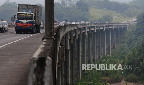 Jembatan jalan Tol Purbaleunyi KM 100.