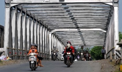 Jembatan Comal