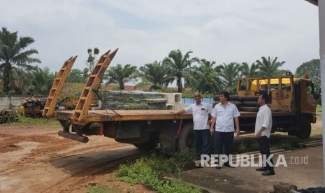 Jembatan darurat (bailey) yang dipasang di jalan lintas barat, baru saja dipasang kini putus akibat truk dengan kapasitas berlebih melintasinya di Kecamatan Krui Selatan, Kabupaten Pesisir Barat, Lampung (ilustrasi) 