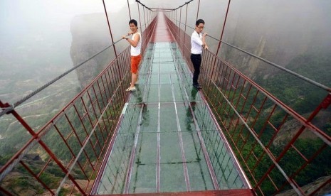 Jembatan di atas ketinggian 180 meter