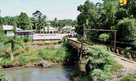 Jembatan di Desa Wono Harjo Kecamatan Giri Mulya Kabupaten Bengkulu Utara, Bengkulu.