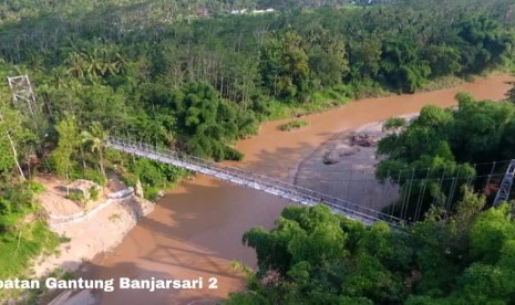 Jembatan Gantung Banjarsari II dan Kendungbendo di Pacitan, Jawa Timur.