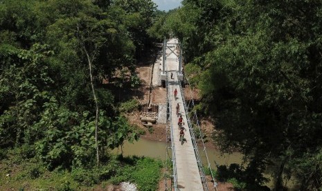 Jembatan gantung Kedung Manten.