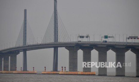 Jembatan Hong Kong - Zhuhai - Macao terlihat dari Kota Zhuhai, Cina