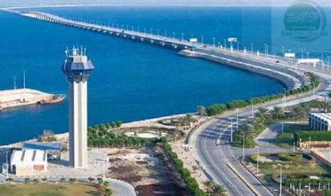 Jembatan King Fahd Causeway, yang menghubungkan Arab Saudi dan Bahrain. Otoritas King Fahd Causeway (KFCA) mengumumkan dimulainya penyediaan empat layanan pembayaran elektronik yang akan memungkinkan para pelancong untuk membayar dan melewati gerbang tol di sisi Saudi dan Bahrain.