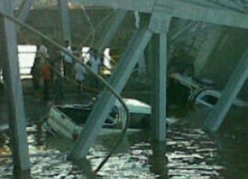 Jembatan Kukar ambruk