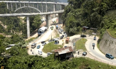 Jembatan layang kelok sambilan yang rampung setelah pengerjaan selama sembilan tahun.