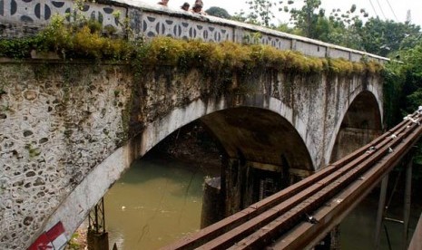 Jembatan Panus, Depok.