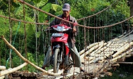 Jembatan Rusak (ilustrasi) Pemkab Cianjur, Jawa Barat, melalui Dinas Pekerjaan Umum dan Penataan Ruang (PUTR) Cianjur, mengutamakan pembangunan tiga jembatan yang rusak tahun 2023.