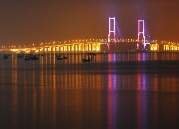 Jembatan Suramadu